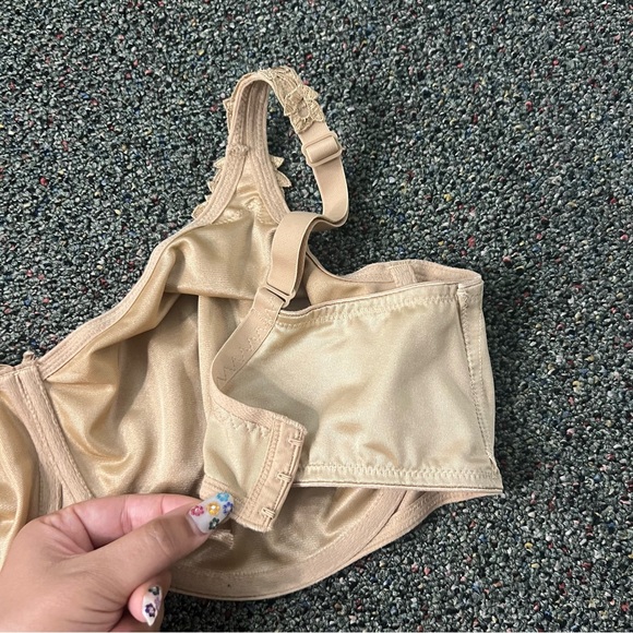 DOMINIQUE Satin Cream Seamless Minimizer Underwire Full Coverage Bra Lingeri 44D - Picture 12 of 16